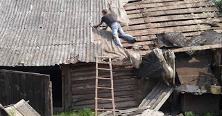 Демонтаж сарая с вывозом мусора в Великих Луках - цена от 1560 рублей профессиональные услуги