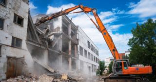Промышленный демонтаж зданий Великие Луки, цена от 2963 руб.