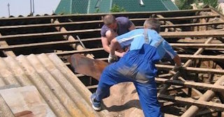 Демонтаж крыши в Великих Луках - стоимость работ от 728 рублей за м2