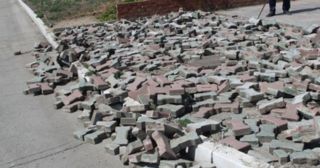 Демонтаж тротуарной плитки Великие Луки, цена от 2963 руб.